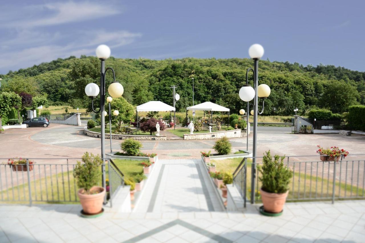 Hotel Ristorante La Ripa Fiuggi Bagian luar foto